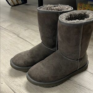 UGGS Women’s Classic Shearling-Lined Winter Boots - Dark Gray sz 8